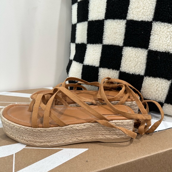 PLATFORM SANDAL - Picture 3 of 3